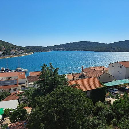 Cuzela-Papata Apartments Tisno Bagian luar foto