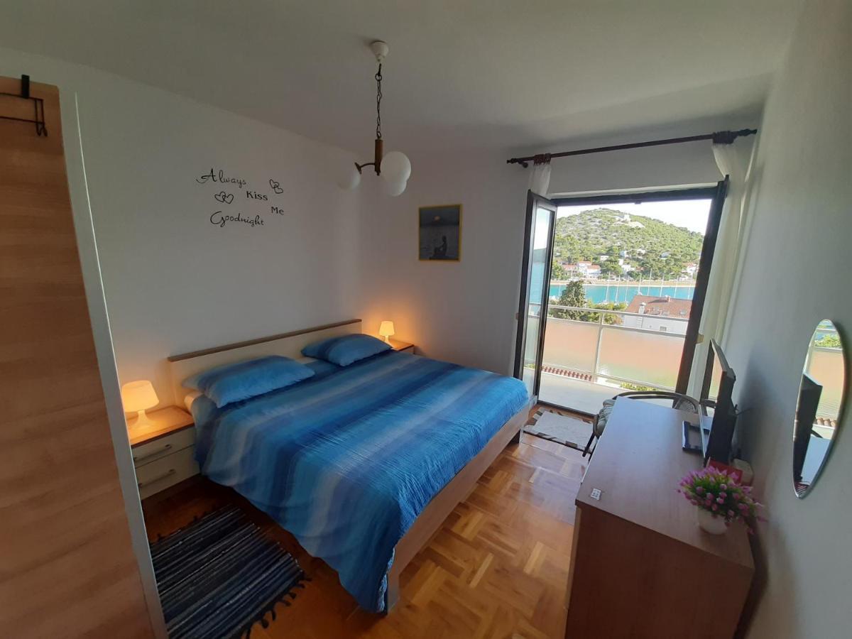 Cuzela-Papata Apartments Tisno Bagian luar foto