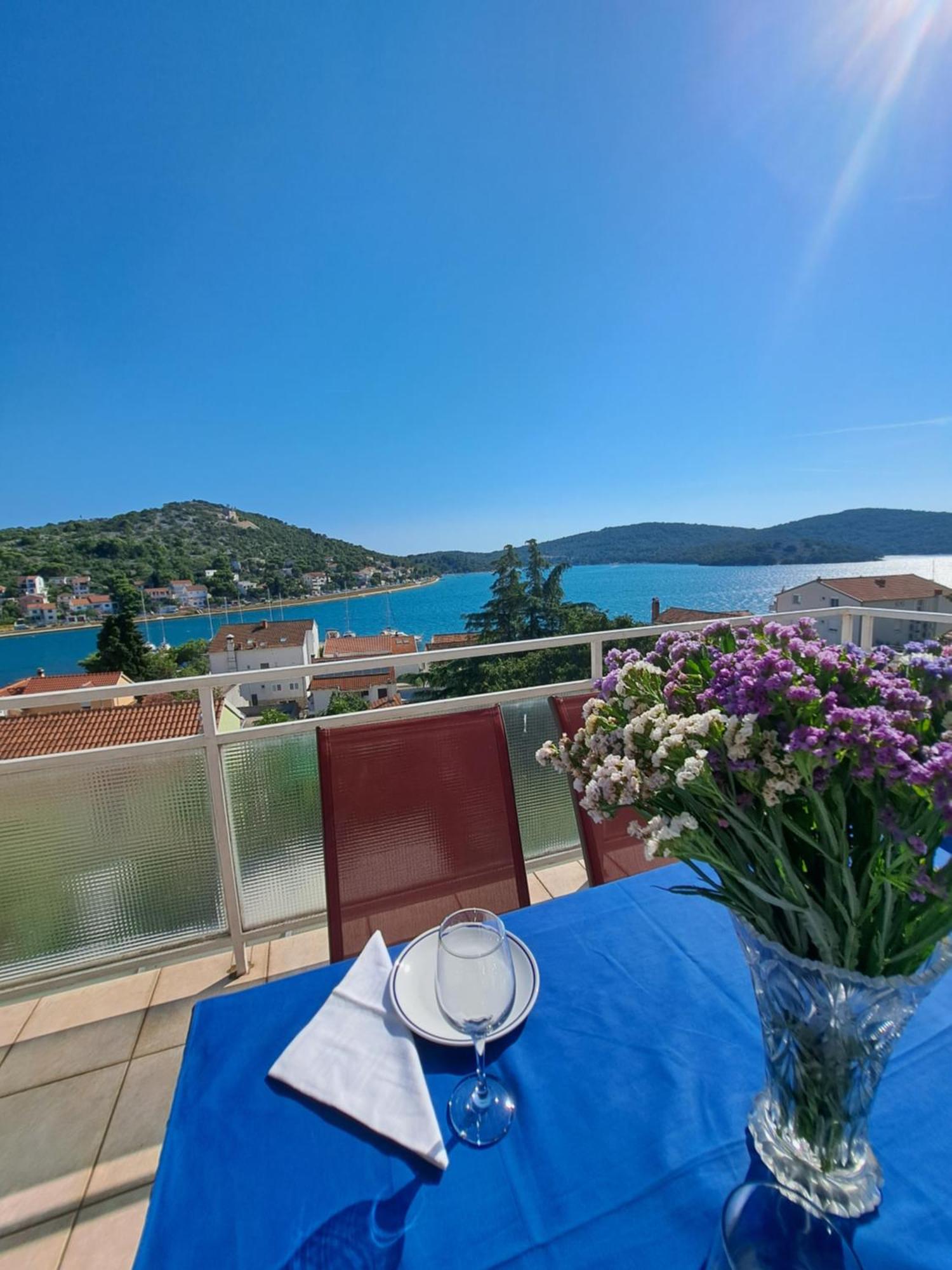 Cuzela-Papata Apartments Tisno Bagian luar foto