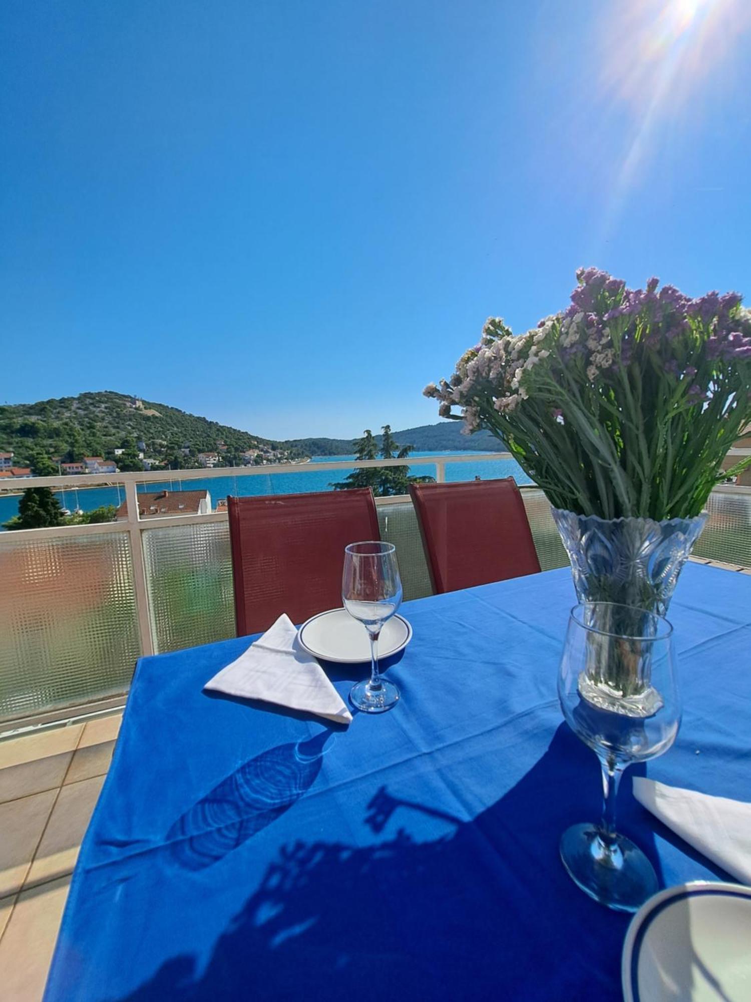 Cuzela-Papata Apartments Tisno Bagian luar foto