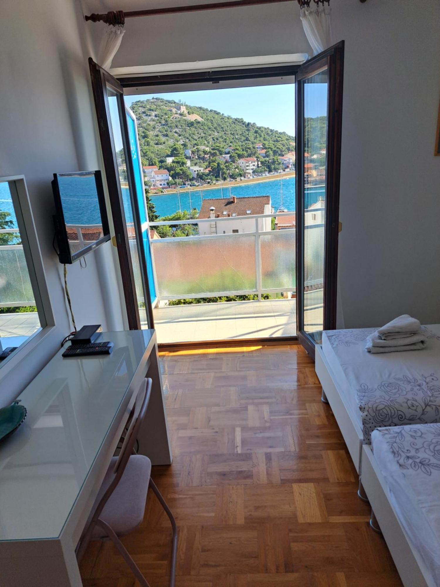 Cuzela-Papata Apartments Tisno Bagian luar foto